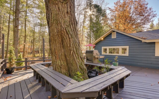 Cozy Catskills Cottage: Creekside Deck & Fire Pit