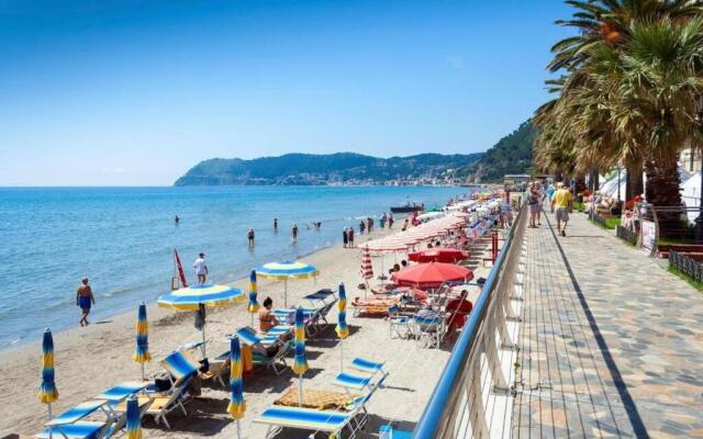 Ampio appartamento per 9 persone a pochi passi dal mare