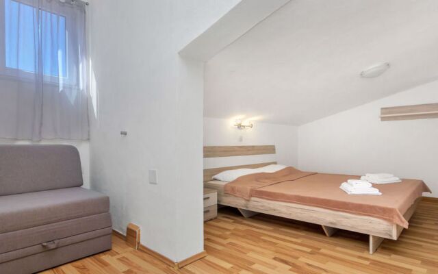 Apartment Cico Hvar/Pokrivenik 25302