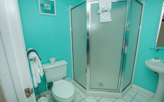 Pelican Beach 1811 1 Bedroom Condo by RedAwning