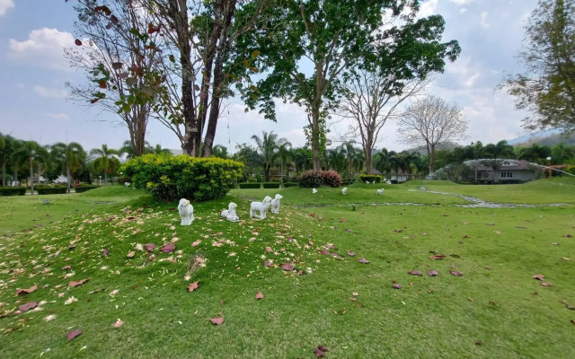 Tanaosri & Creekside Resort