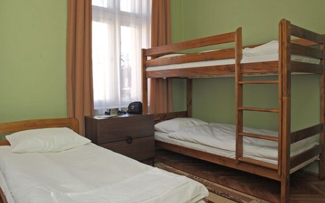 Enigma Hostel & Apartments