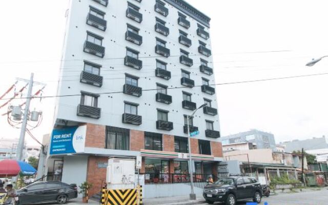 Filmore Suites Makati by RedDoorz