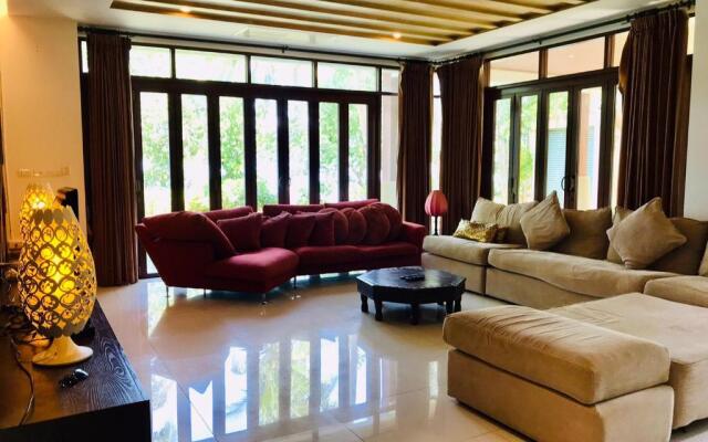Amatapura Beachfront Villa 10