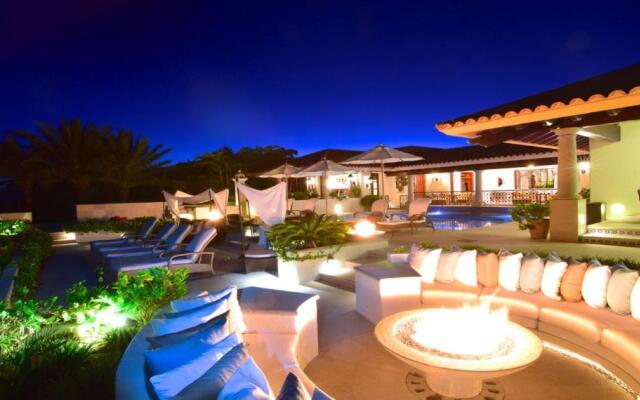 Expansive Villa with Grand Pool Patio, 16-Person Jacuzzi and Perfect for Large Groups