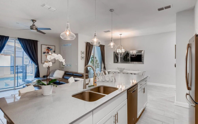 4802 LL Dream Getaway Luxury Townhome w/ Pool