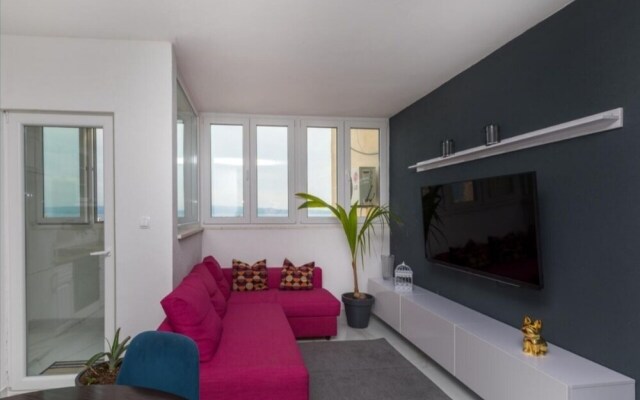 LEILANI -Stunning view apartment near the center!