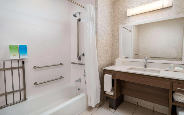 Home2 Suites by Hilton Corona