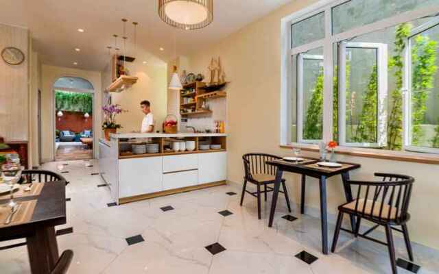 Hoi An Merrily De Art Hotel
