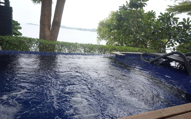 Replay Pool Villa