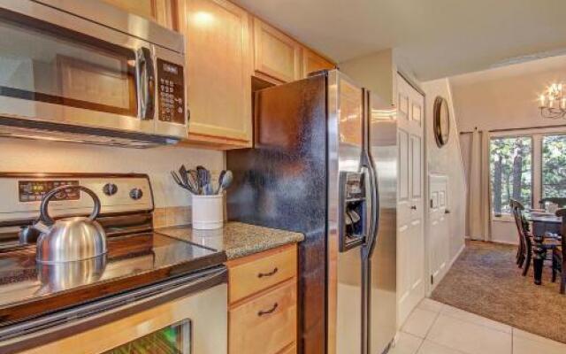 Lance'S West 7 Condominium