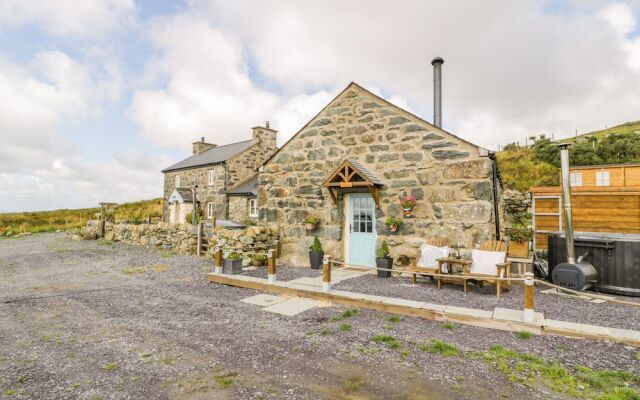 The Barn At Cae'R Fadog Isaf