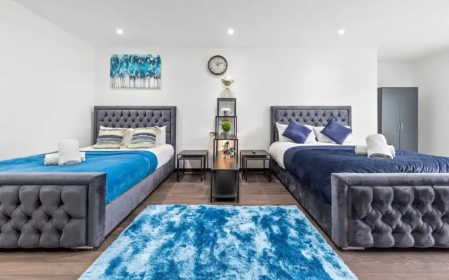 Modern Spacious Sleeps 4 Studio Golders Green