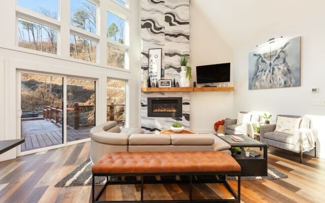 Night Owl 3 Bedroom Cabin by RedAwning