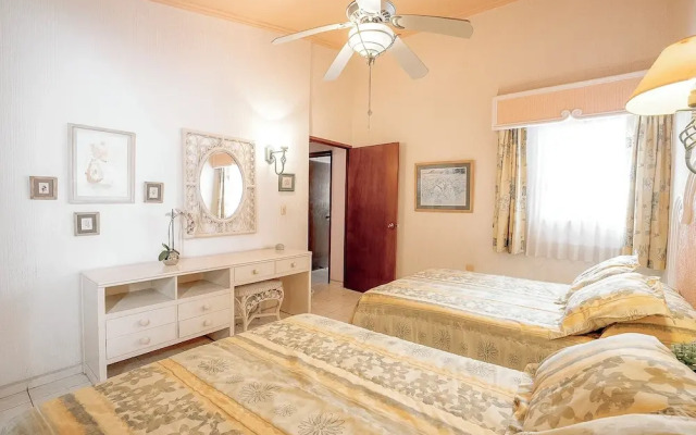 Playa Azul Apt with Sea views & Pool