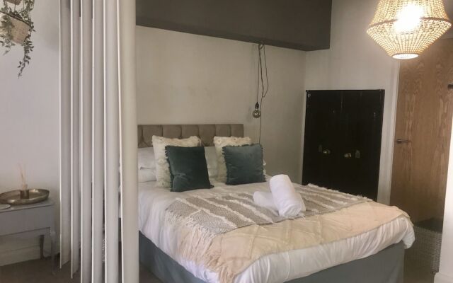 Flat 1 Queens Point
