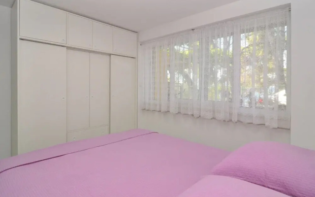 Spacious Modern Apt. With big Patio and sea View