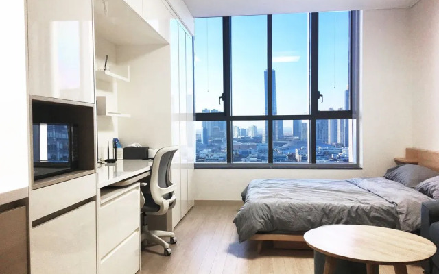 The November Stay in Songdo Honestar