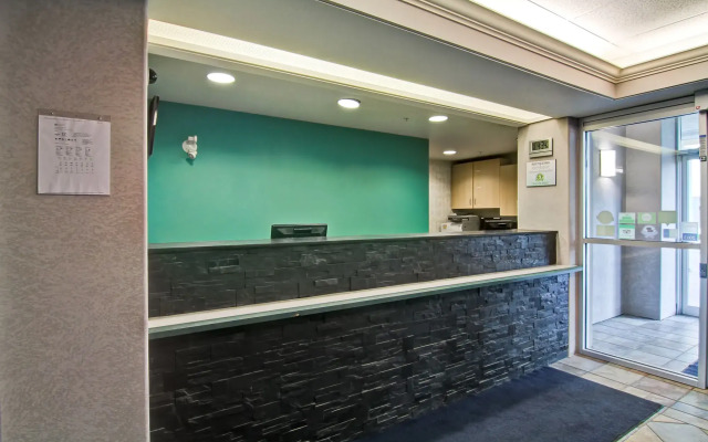 Home Inn Express - Medicine Hat