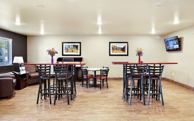 My Place Hotel - Hurricane Zion National Park, UT