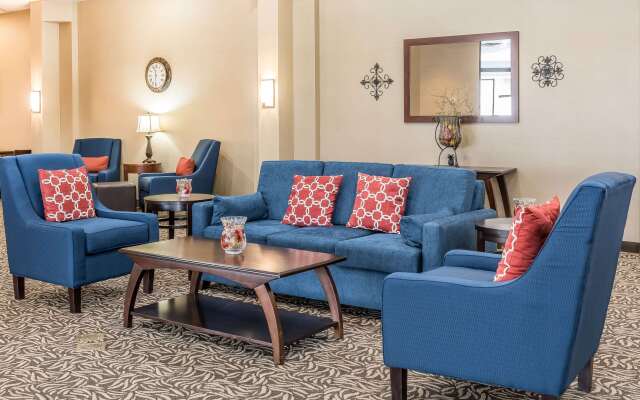 Comfort Inn & Suites Piqua-Near Troy-I75