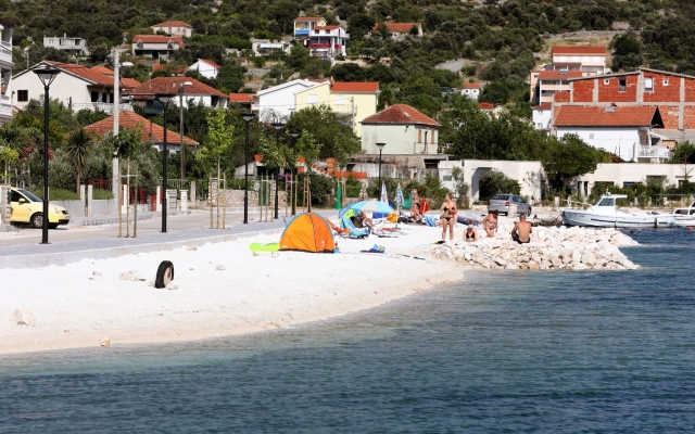 Apartment Marin - comfortable apartment near sea: A1 Vinisce, Riviera Trogir