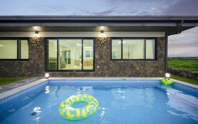Gimnyeong stonewall Private Pool Villa