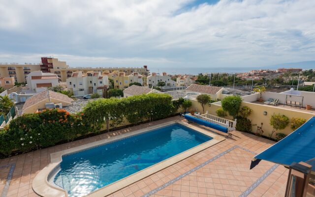 VILLA ALMENDRO! Bbq, HEATED Private Swimming Pool !
