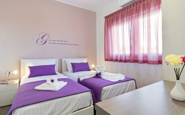 Serene Holiday Home in Novigrad with Private Pool