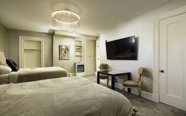 The Edward Hotel