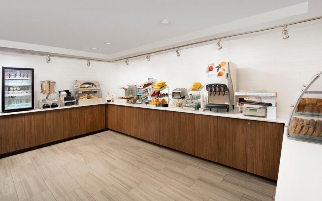 Holiday Inn Express & Suites Baltimore - BWI Airport North by IHG