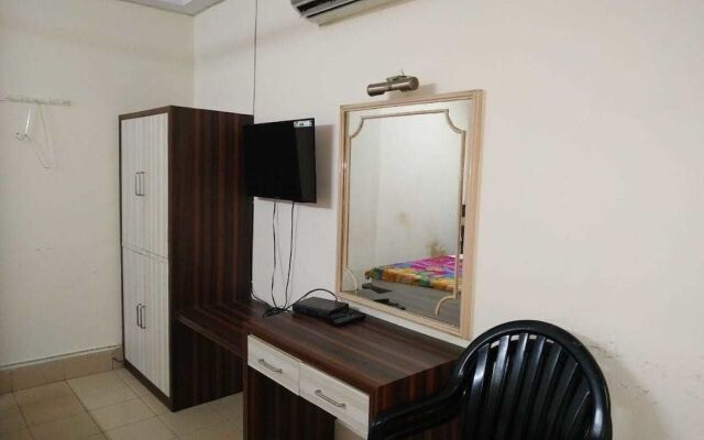 Iroomz Sri Balaji Residency
