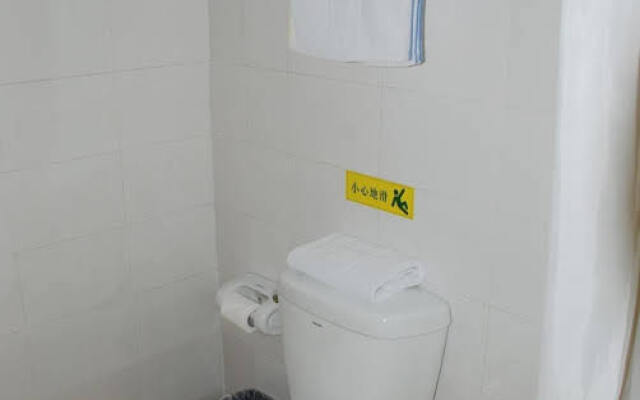 Home Inn Wuhan Jinghan Avenue Dazhi Road Light Rail