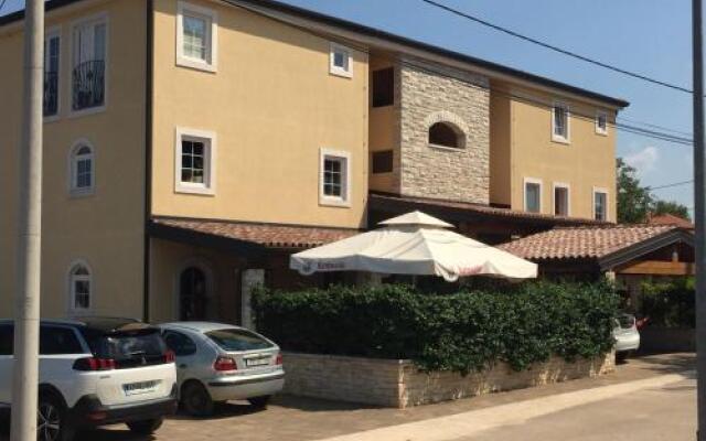 Apartments & Rooms Buoni Amici