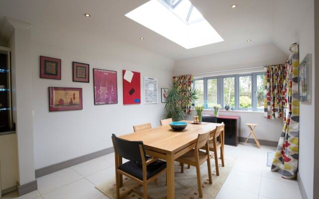 Stunning 5 Bed Garden Home - Oxford