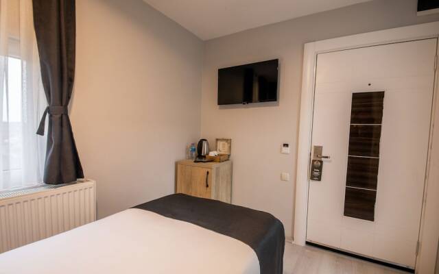 Adresin Hotel