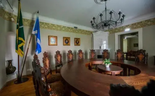 Saka Manor