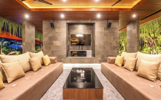 Exquisite 5BR Villa: Premier Luxury in Seminyak