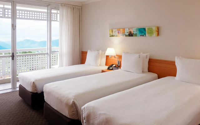 Cairns Harbourside Hotel