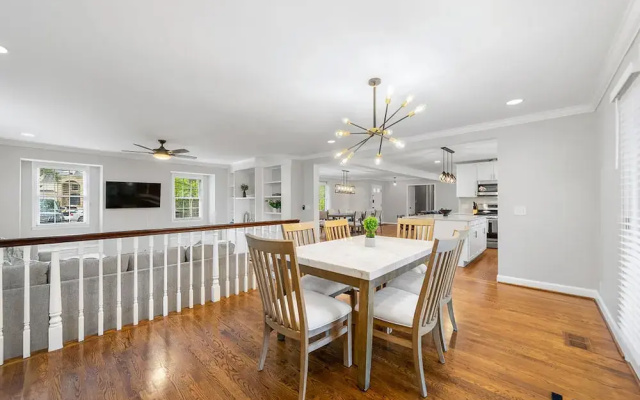 Beautiful and Quiet Newly Renovated 4 Bedroom Retreat - фото 4