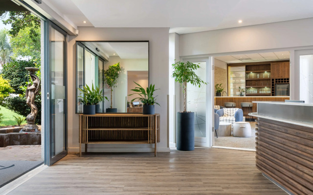 Radisson Hotel and Convention Centre OR Tambo Airport