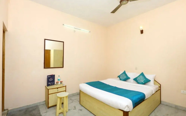 OYO 10098 Home Compact 1BHK White Town