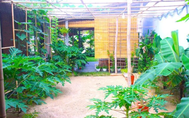 Ba's Garden Beachside Homestay