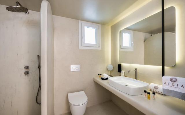 Aelia Luxury Suites Santorini