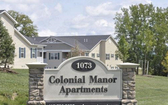 Colonial Manor Apartments