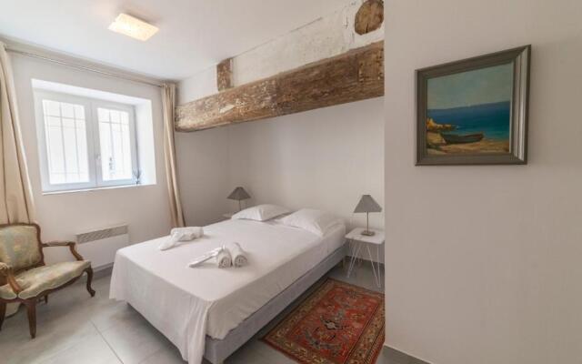 T3 Appartement HYPERCENTRE PROCHE COMMERCE- PARKING - 2 Chambres Wifi Gratuit