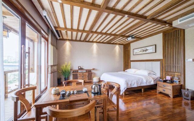 Riverside Boutique Inn