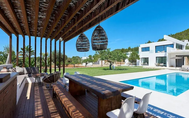 Holiday Home With Outdoor Cinema