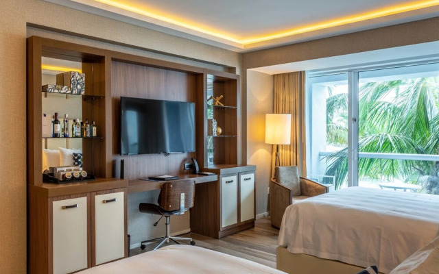 Beachfront Condo With Large Balcony