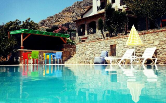 Pir Efes Konakları